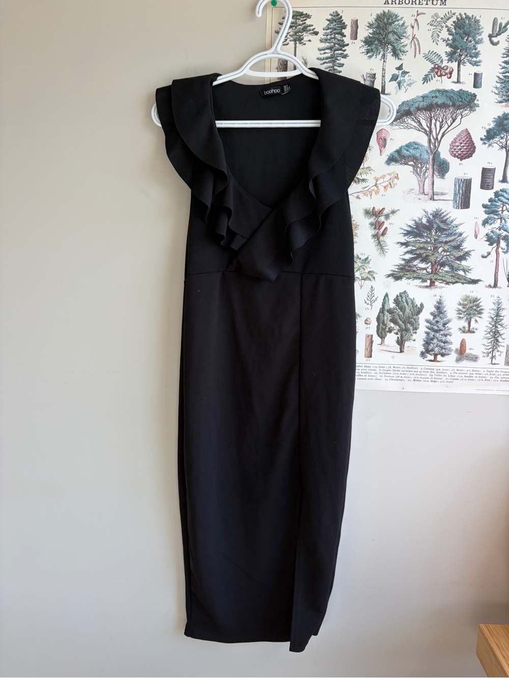 Boohoo Black Ruffle V-Neck Midi Dress Size 4